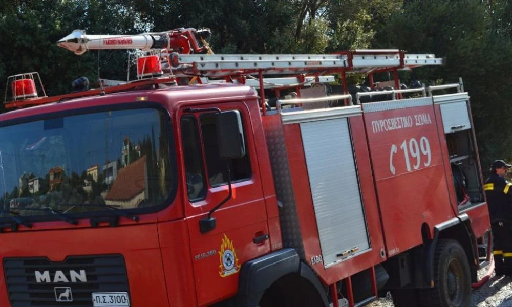 Βύρωνας: Φωτιά έπιασε διαμέρισμα- Πυροσβεστικές Δυνάμεις έσπευσαν στο σημείο